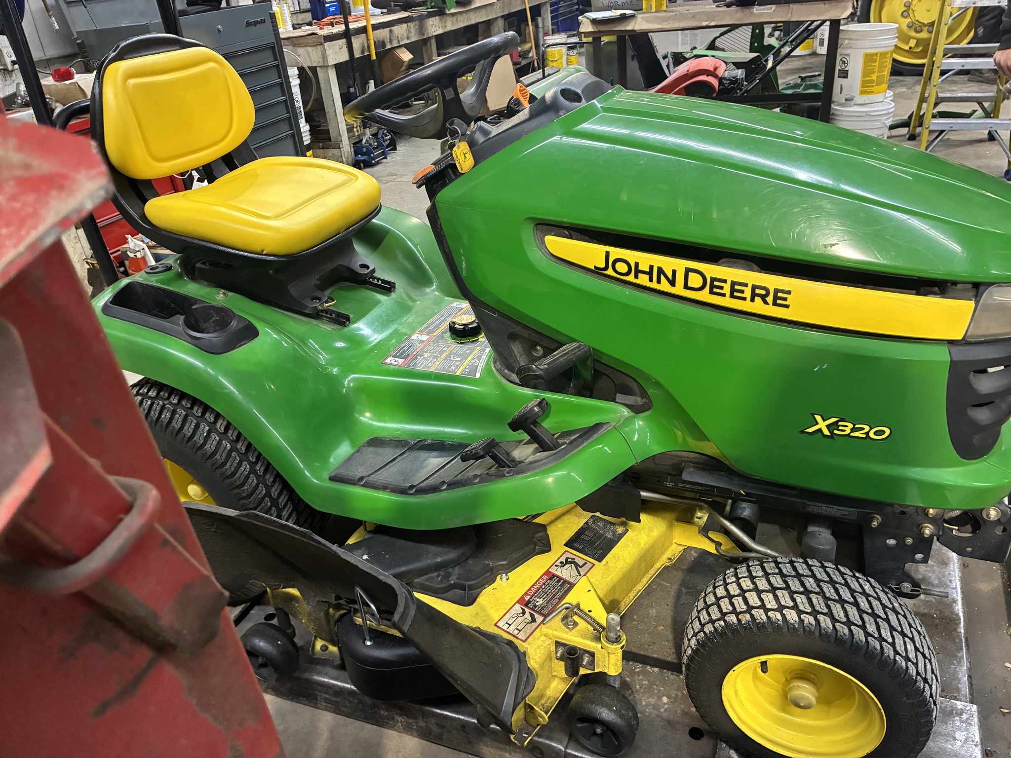 2006 John Deere X320 Image 6