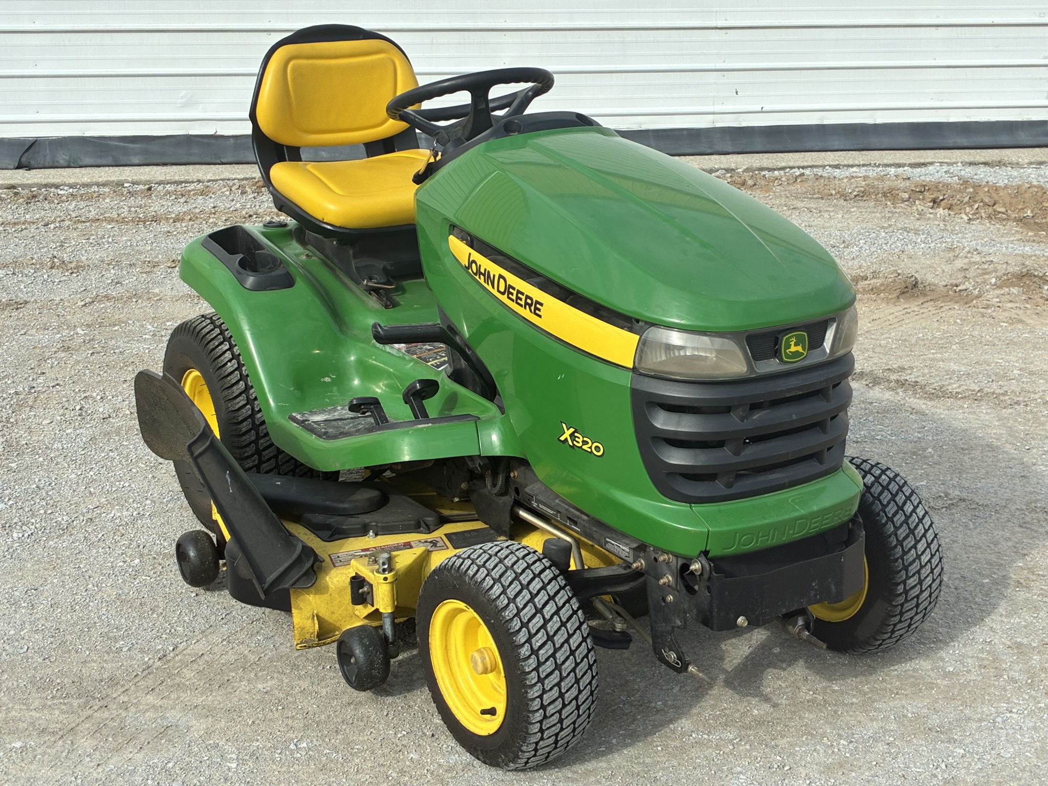 2006 John Deere X320 Image 1