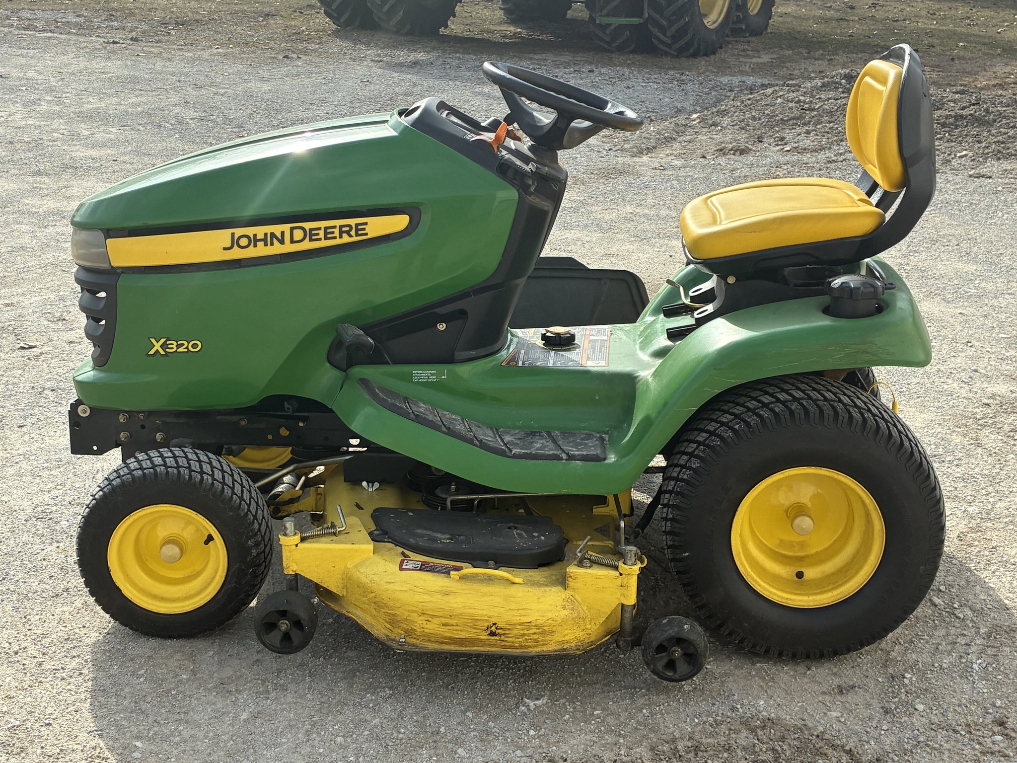 2006 John Deere X320 Image 6