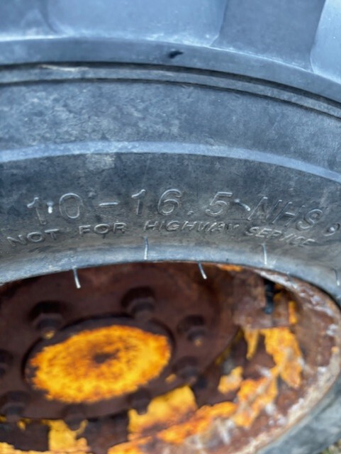 2010 John Deere 318D Image 6