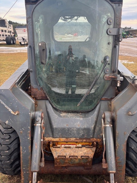 2010 John Deere 318D Image 9