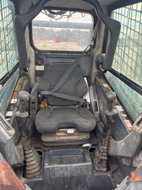 2010 John Deere 318D Image 10