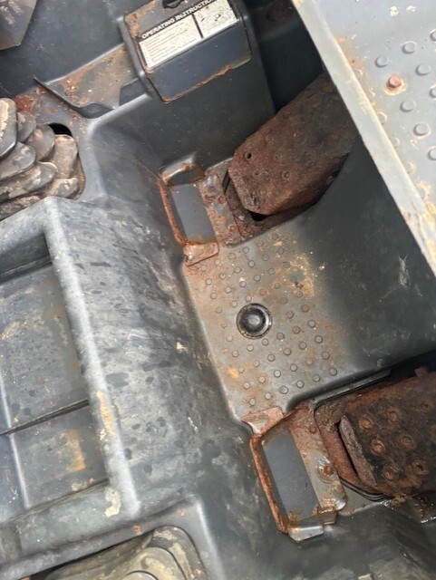 2010 John Deere 318D Image 11