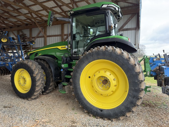 Photo of 2023 John Deere 8R 250