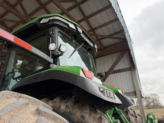 Photo of 2023 John Deere 8R 250