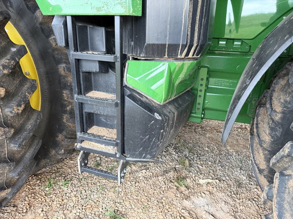 Photo of 2023 John Deere 8R 250