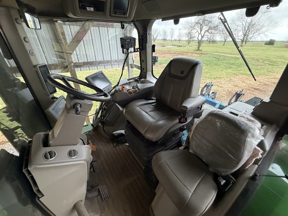 Photo of 2023 John Deere 8R 250