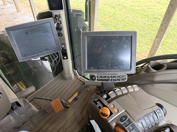 Photo of 2023 John Deere 8R 250