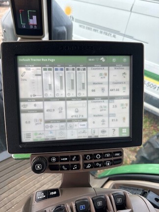 2014 John Deere 8295R Photo 9