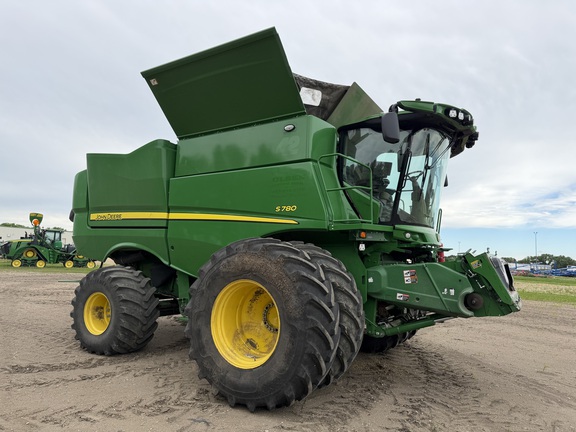  John Deere S780
