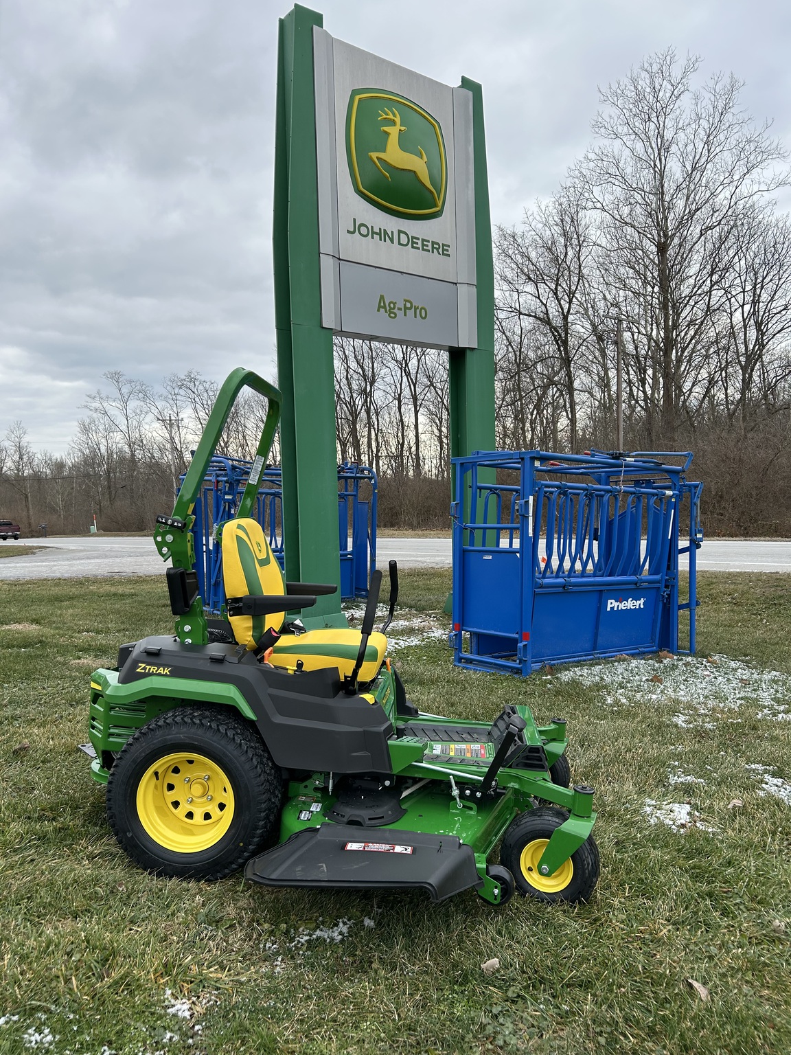 2026 John Deere Z530R Image 1