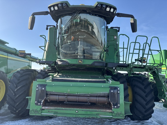 Used 2024 John Deere X9 1100 Combines at Horizon Ag & Turf in Lloydminster, AB - Photo2