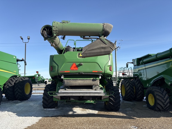 Used 2024 John Deere X9 1100 Combines at Horizon Ag & Turf in Lloydminster, AB - Photo5