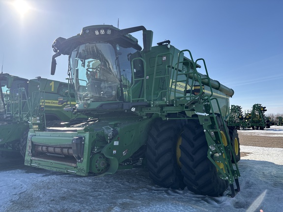 Used 2024 John Deere X9 1100 Combines at Horizon Ag & Turf in Lloydminster, AB - Photo3