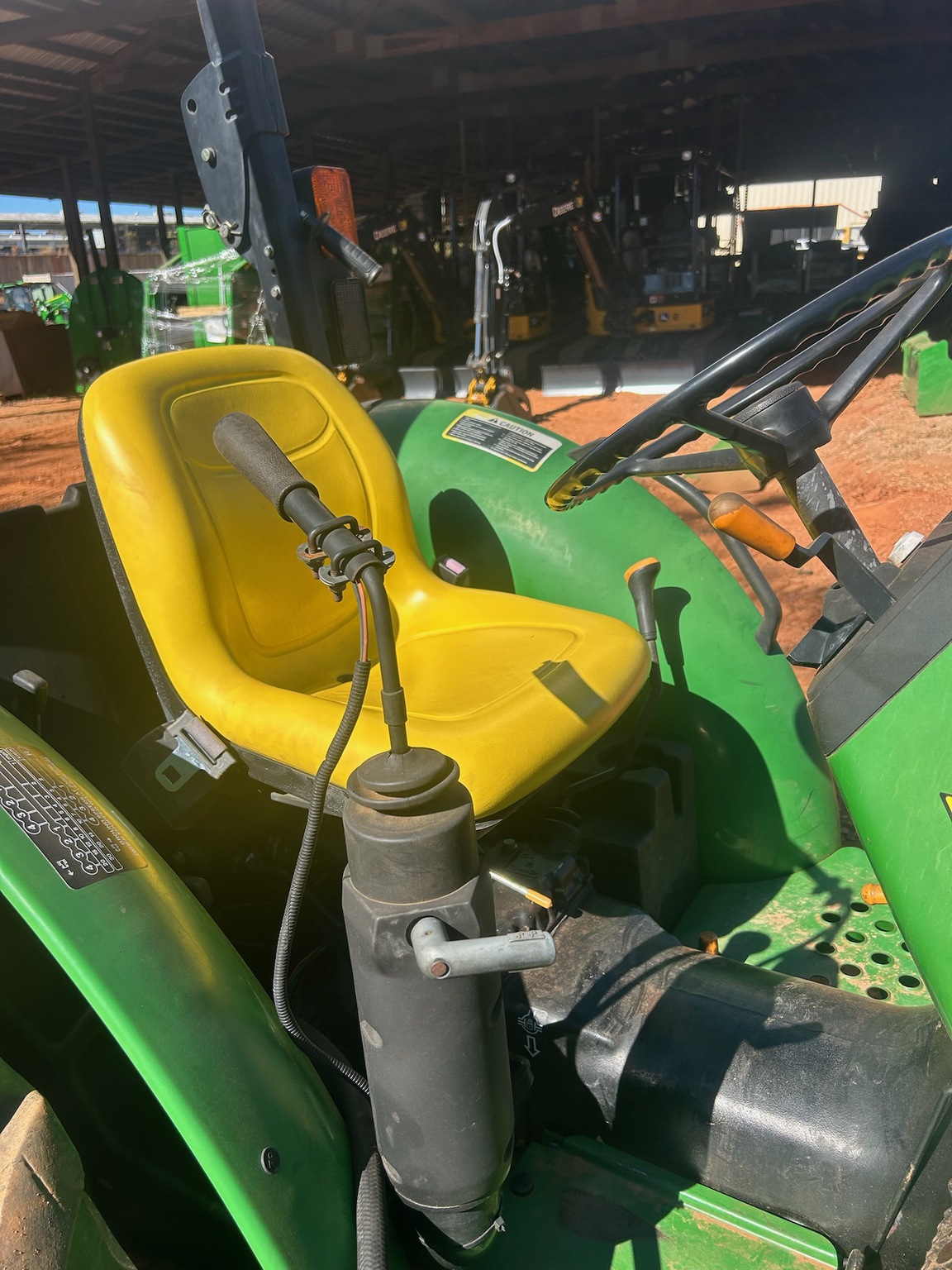 2003 John Deere 5205 Image 2
