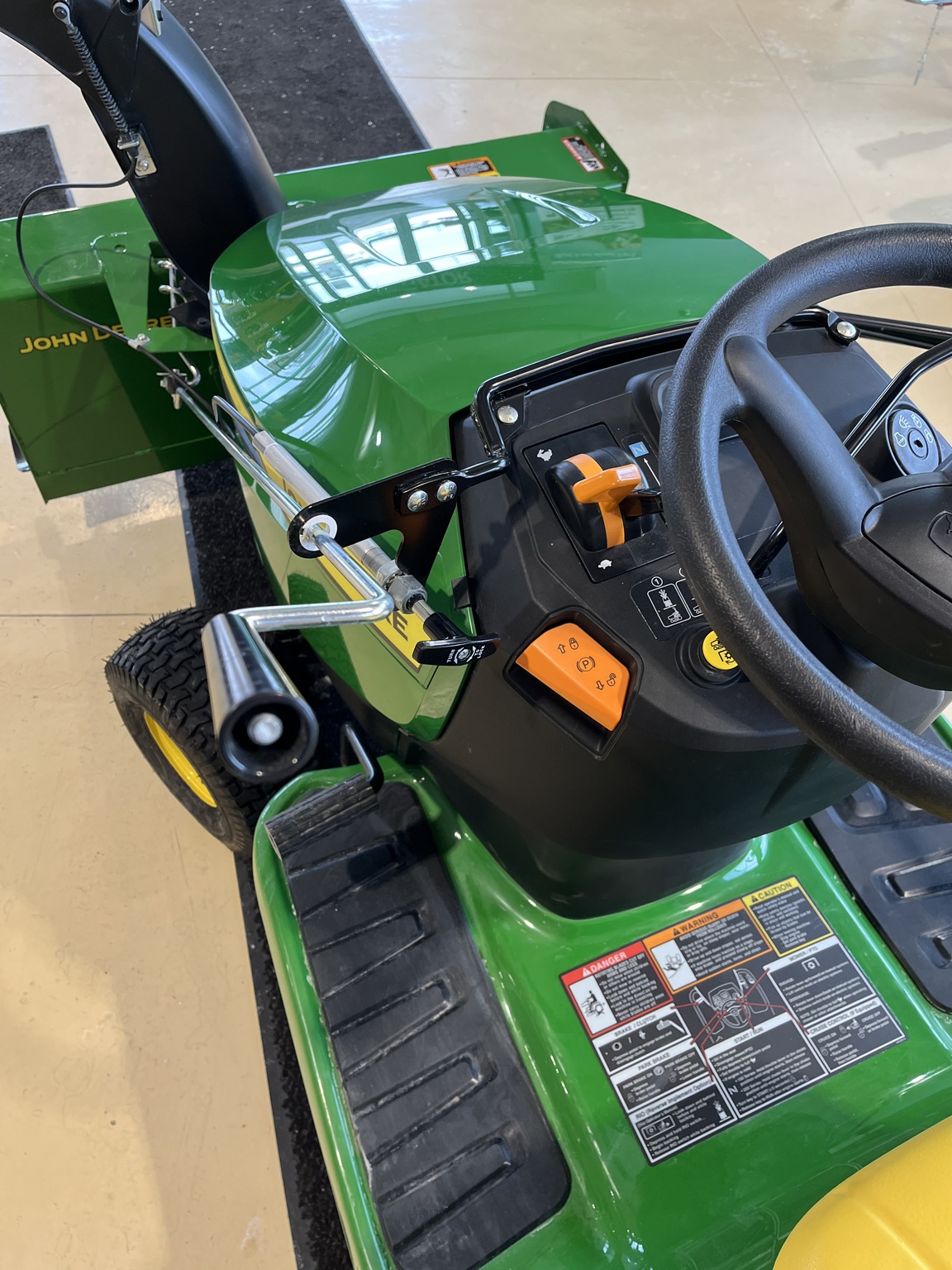 2025 John Deere S220 Image 8