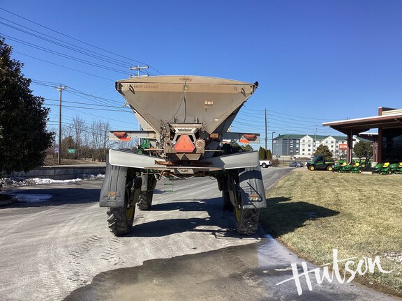 Photo of 2023 John Deere 600R