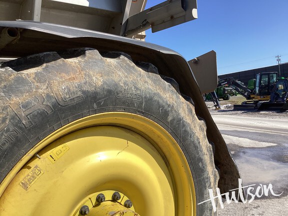 Photo of 2023 John Deere 600R