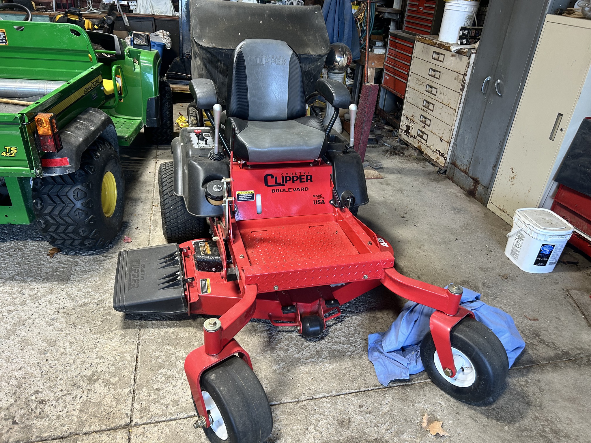 2015 Country Clipper 2348KOJ-B200 Image 1