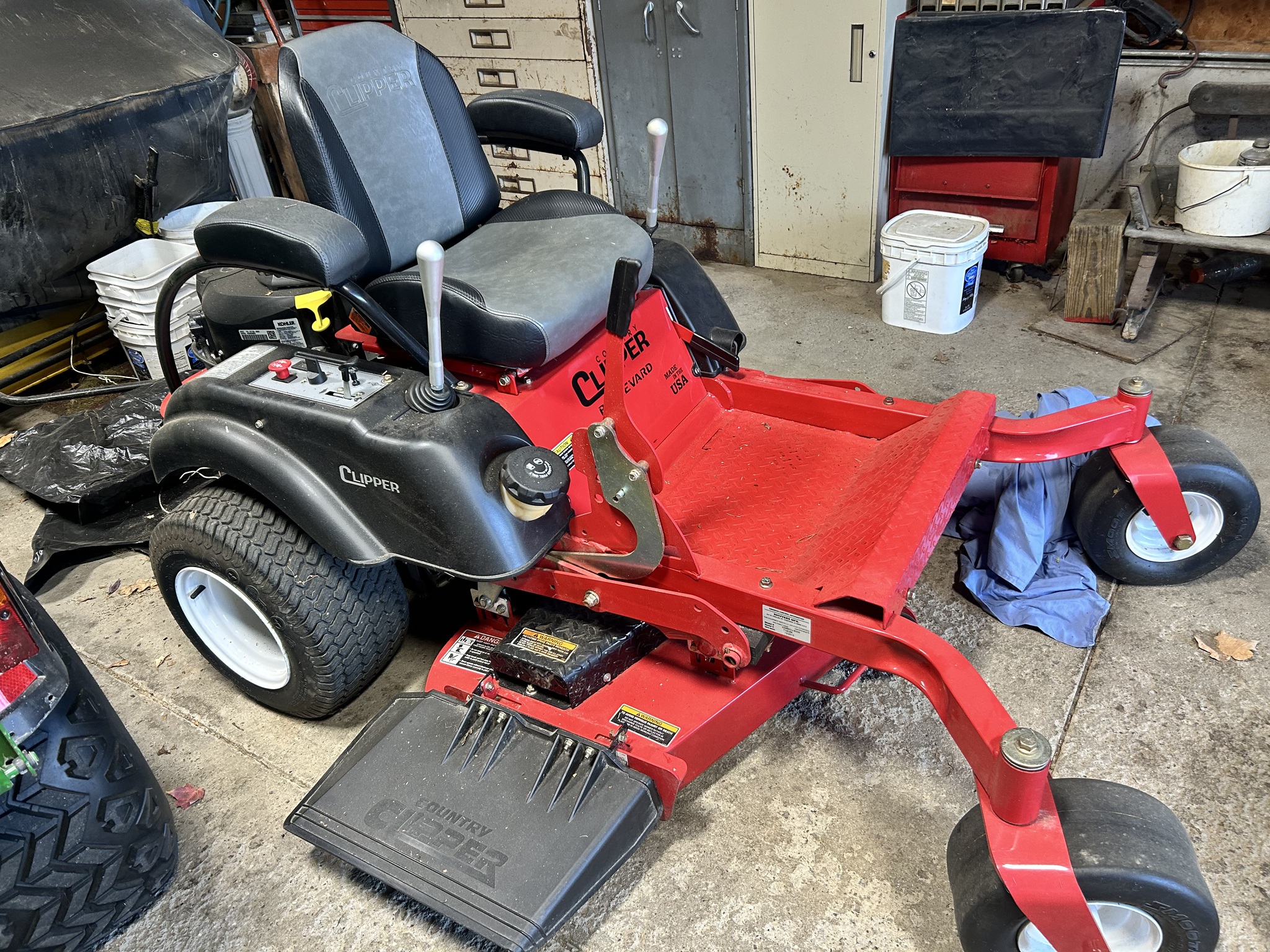 2015 Country Clipper 2348KOJ-B200 Image 2