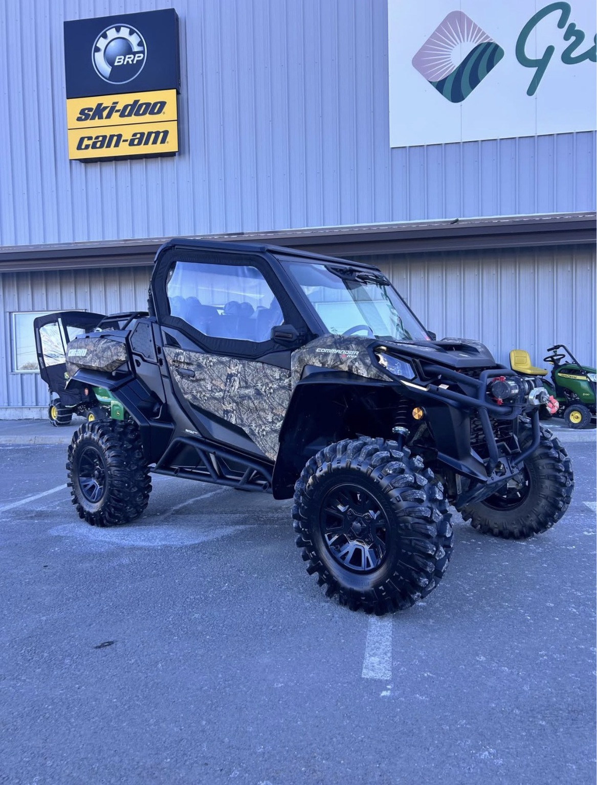 2023 Can-Am Commander X MR 1000R Image 2