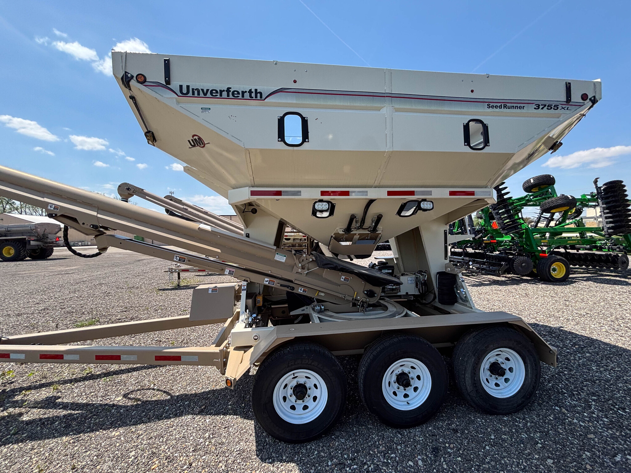 Used 2024 Unverferth 3755XL Seed Tenders at Koenig Equipment in Knightstown, IN - PhotoXL1