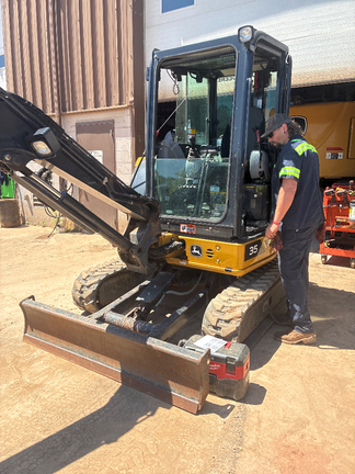 Photo of a 2024 John Deere 35 P
