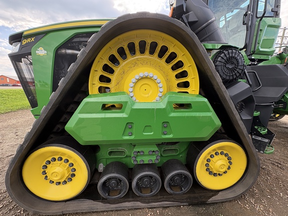 Used 2025 John Deere 9RX 830 Track Tractors at Horizon Ag & Turf in Vermilion, AB - Photo5