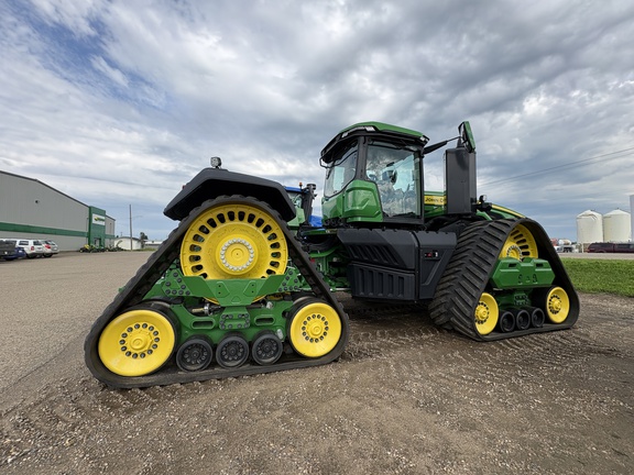 Used 2025 John Deere 9RX 830 Track Tractors at Horizon Ag & Turf in Vermilion, AB - Photo4