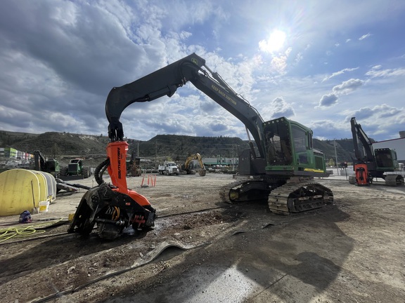 Photo of a 2022 John Deere 2154G