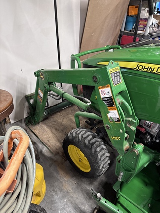 Photo of 2017 John Deere 1025R