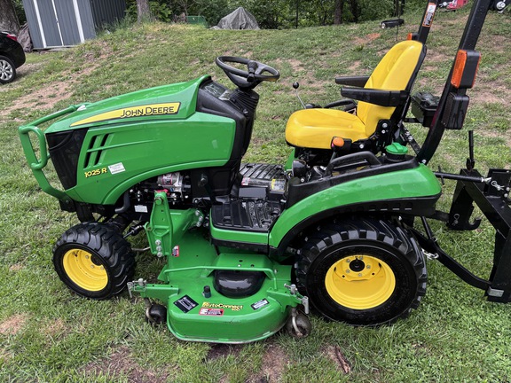 Photo of 2017 John Deere 1025R
