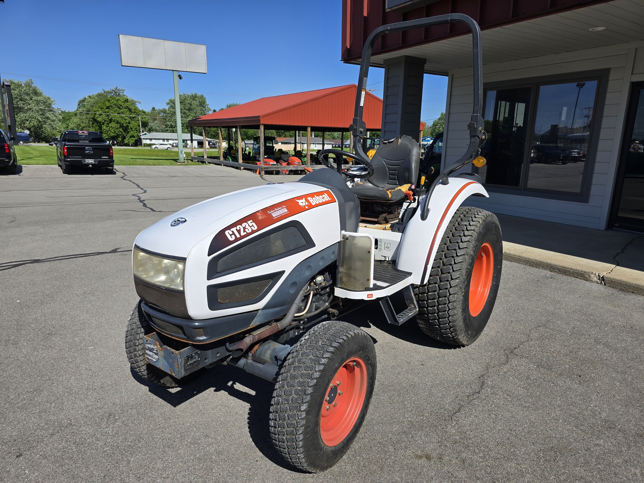 2008 Bobcat CT235B Image 2