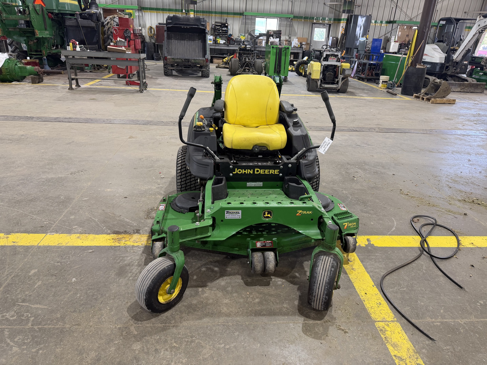 2014 John Deere Z930R Image 1