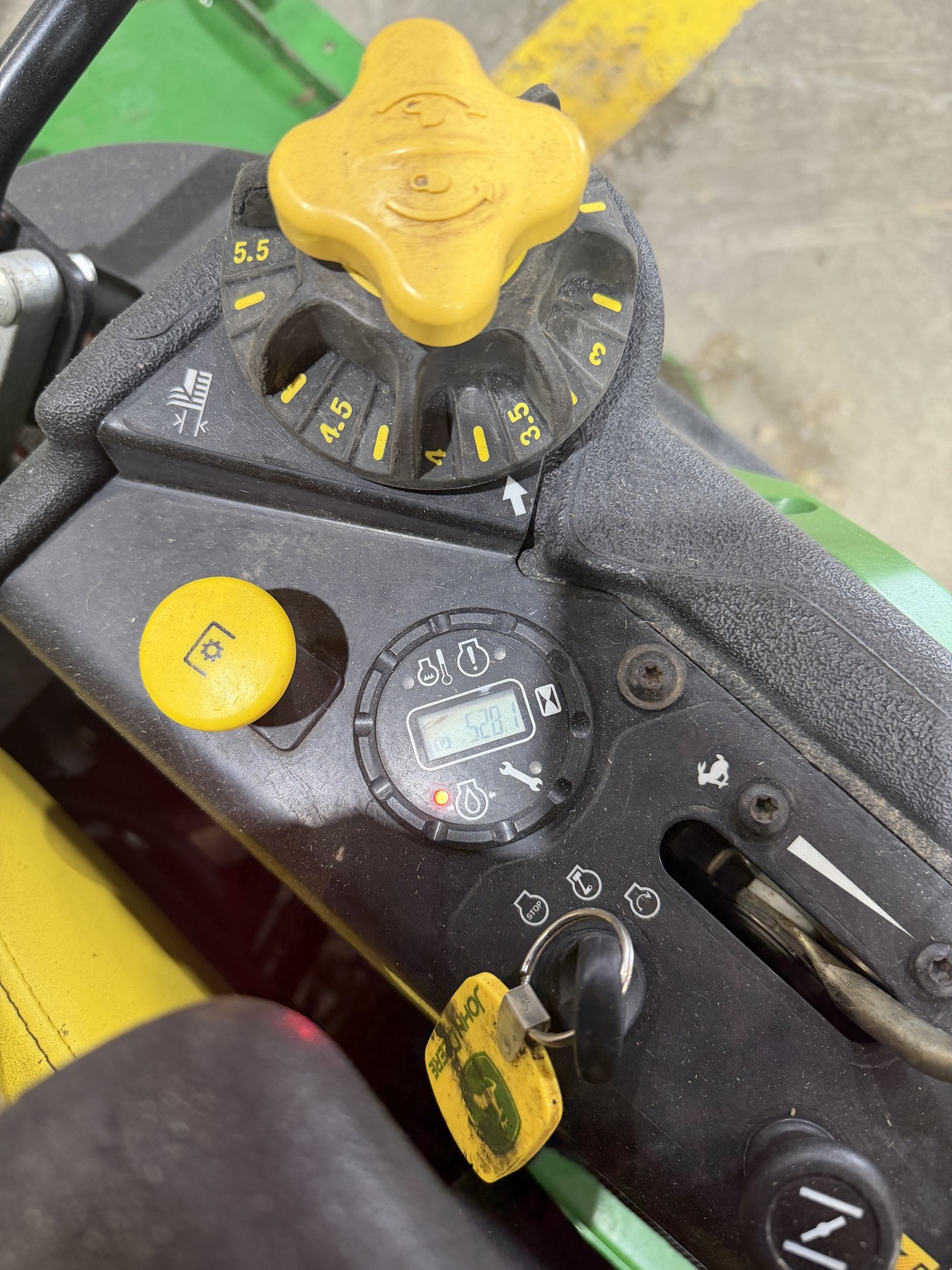 2014 John Deere Z930R Image 8