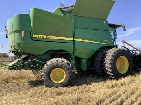 Photo of 2021 John Deere S790
