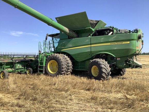Photo of 2021 John Deere S790