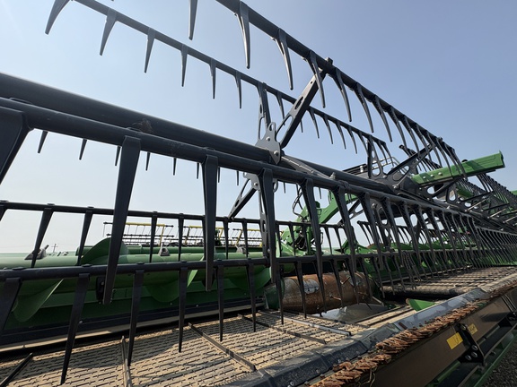 Used 2024 John Deere HDR 35 Combine Platforms at Horizon Ag & Turf in Lloydminster, AB - Photo9