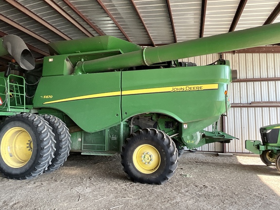 Photo of 2016 John Deere S670