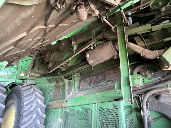 Photo of 2016 John Deere S670