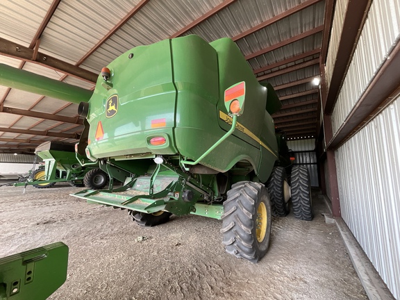 Photo of 2016 John Deere S670