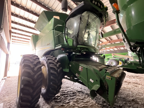 Photo of 2016 John Deere S670