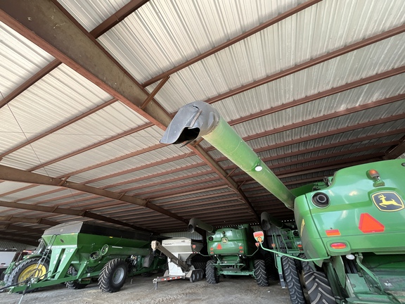 Photo of 2016 John Deere S670