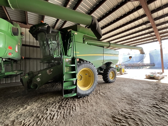 Photo of 2016 John Deere S670