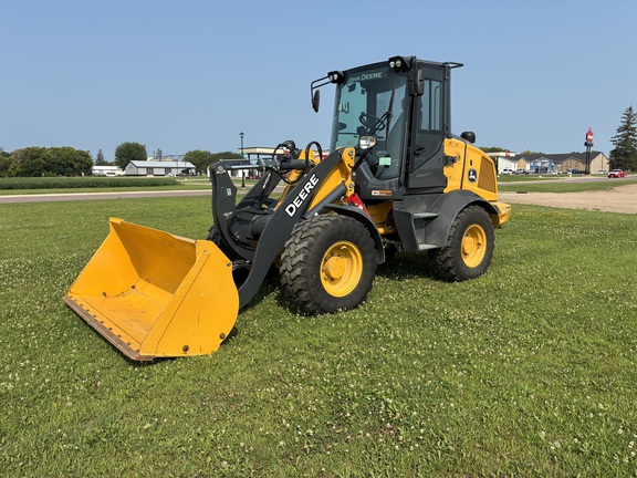  John Deere 324 P