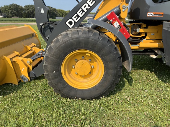 2024 John Deere 324 P - Photo9