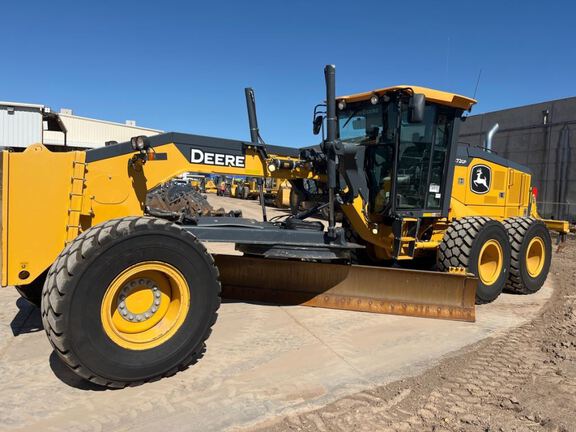 Photo of a 2020 John Deere 872G