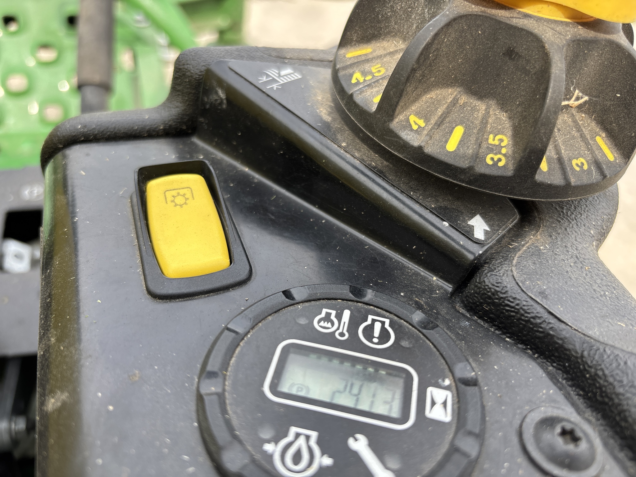 Used 2022 John Deere Z930M Zero Turn Mowers at Koenig Equipment in Urbana, OH - PhotoXL12