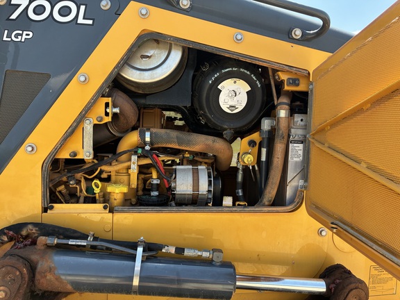 2022 John Deere 700L