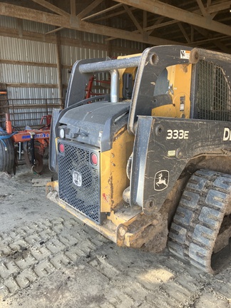  John Deere 333E